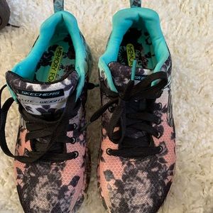 Skechers size 6